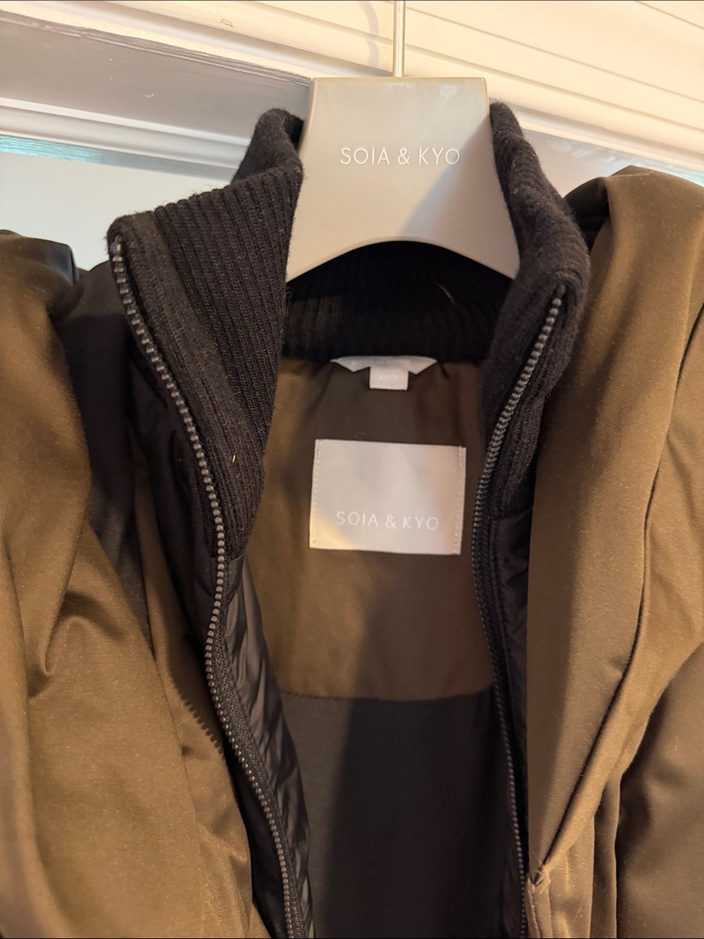 Soia & Kyo Olive Green Hooded Puffer Coat XS - Picture 3 of 4